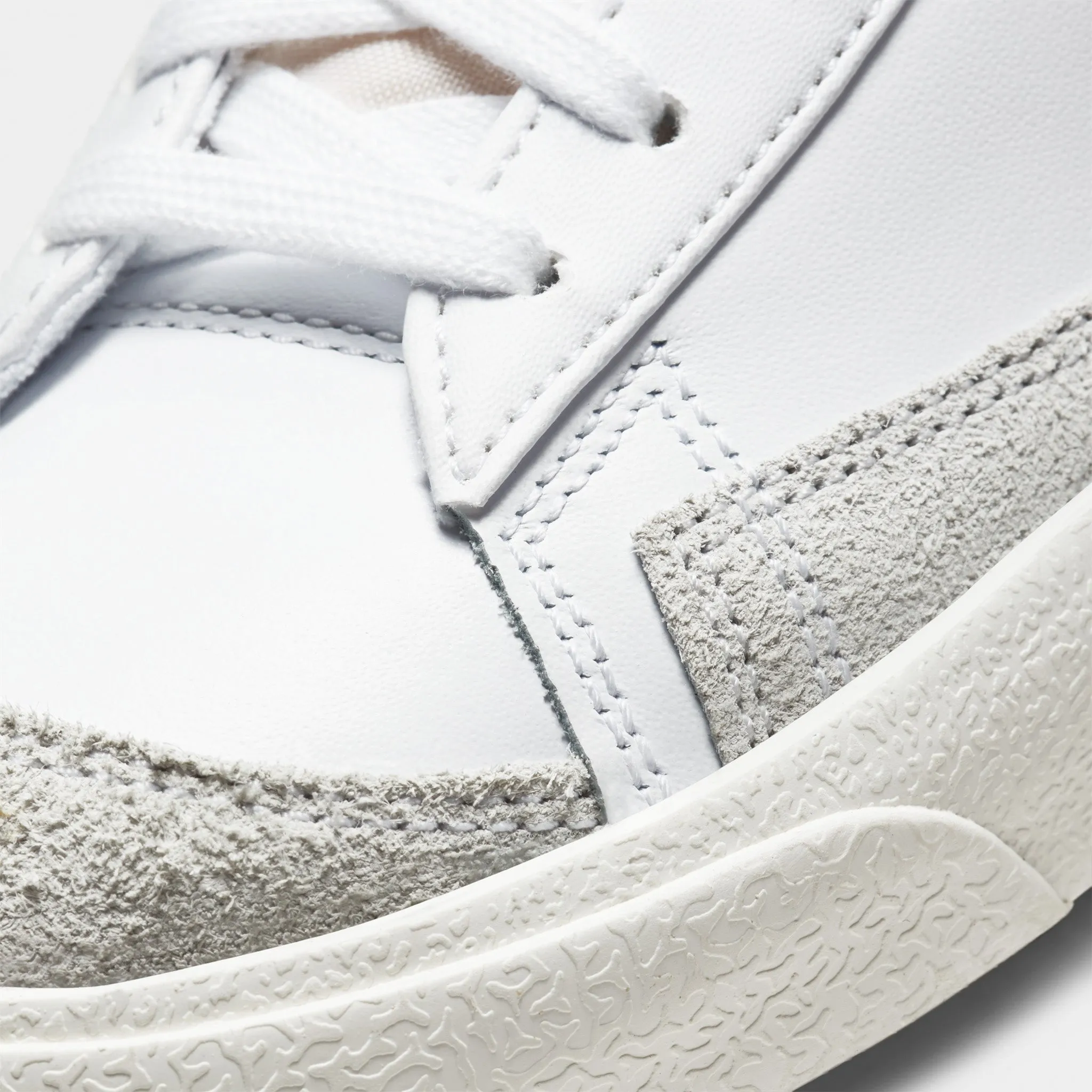 Nike Women's Blazer Mid '77 White / Black