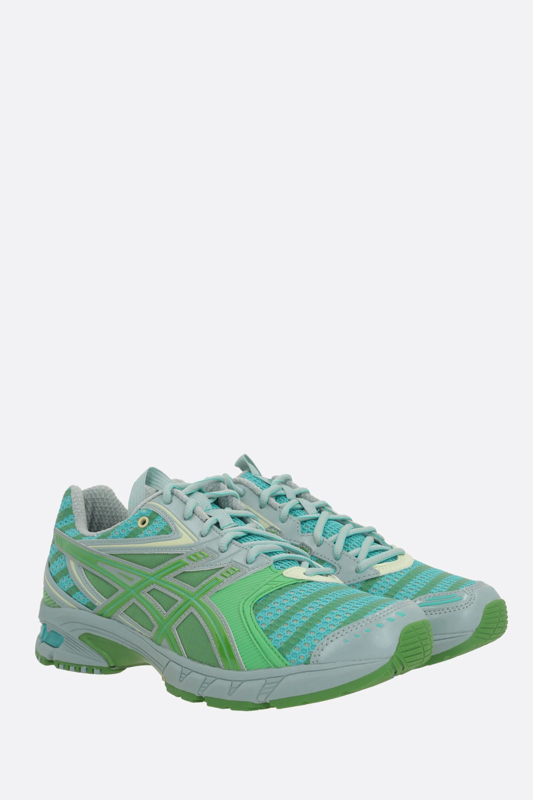 UB9-S GEL-DS TRAINER 14 sneaker