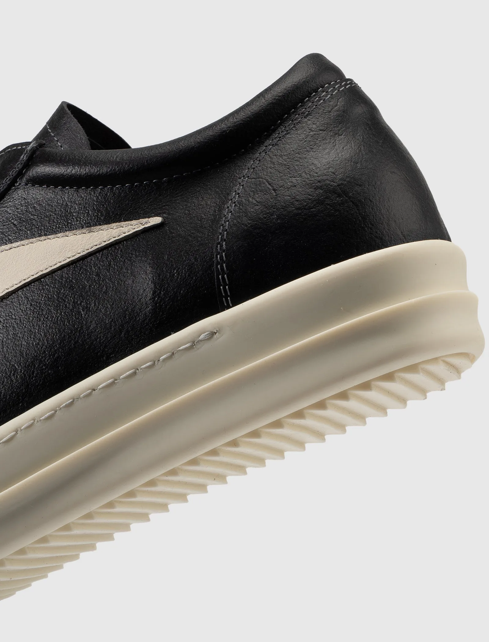 VINTAGE SNEAKERS BLACK/MILK